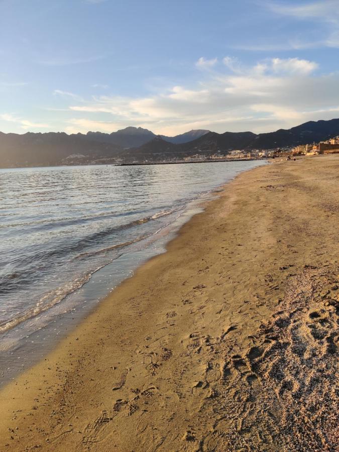 Stanze Sul Mare Bed & Breakfast Салерно Екстериор снимка