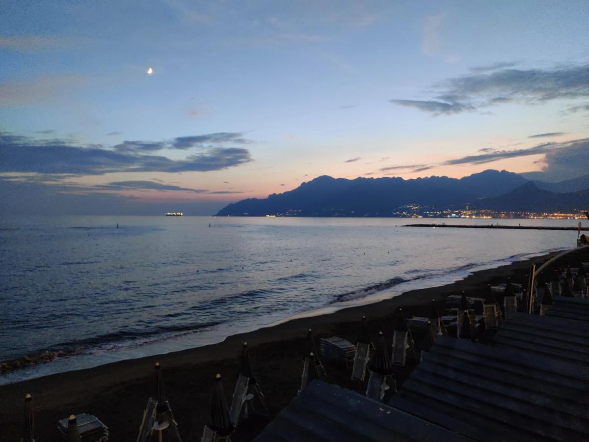 Stanze Sul Mare Bed & Breakfast Салерно Екстериор снимка
